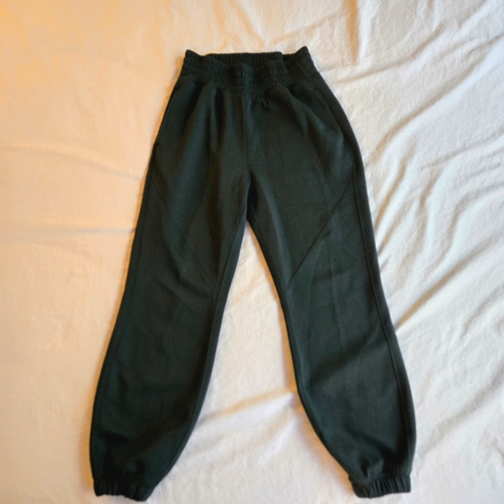 Abercrombie YPB Forest Green neoKnit XS Short Joggers Sweatpants